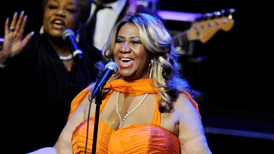 Aretha Franklin performing