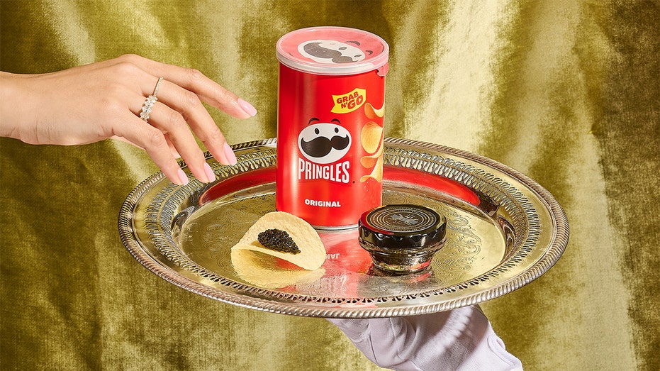 Pringles em um prato