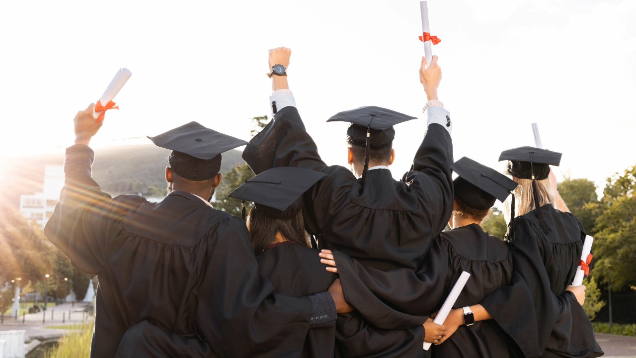 University lets students earn bachelor’s and master’s degrees entirely on their phone