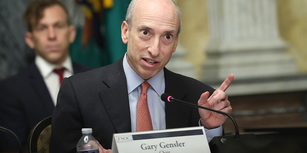 SEC Chairman Gary Gensler dealt embarrassing blow in Bitcoin ETF debacle - Vimarsana News