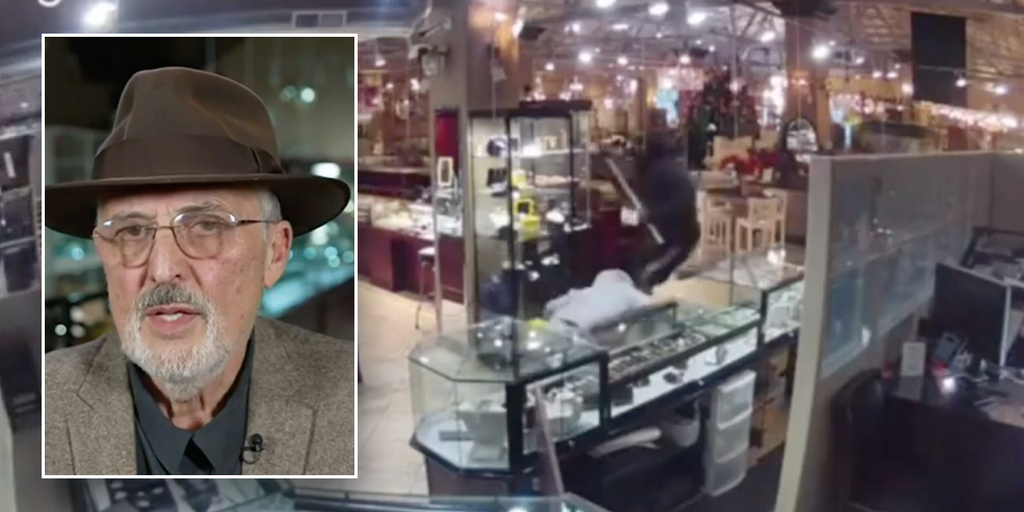 Armed jewelry store worker sends would-thieves running, stumbling in fear - Vimarsana News