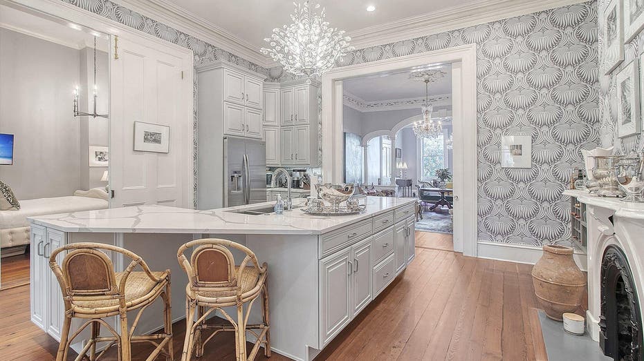 Condo's kitchen
