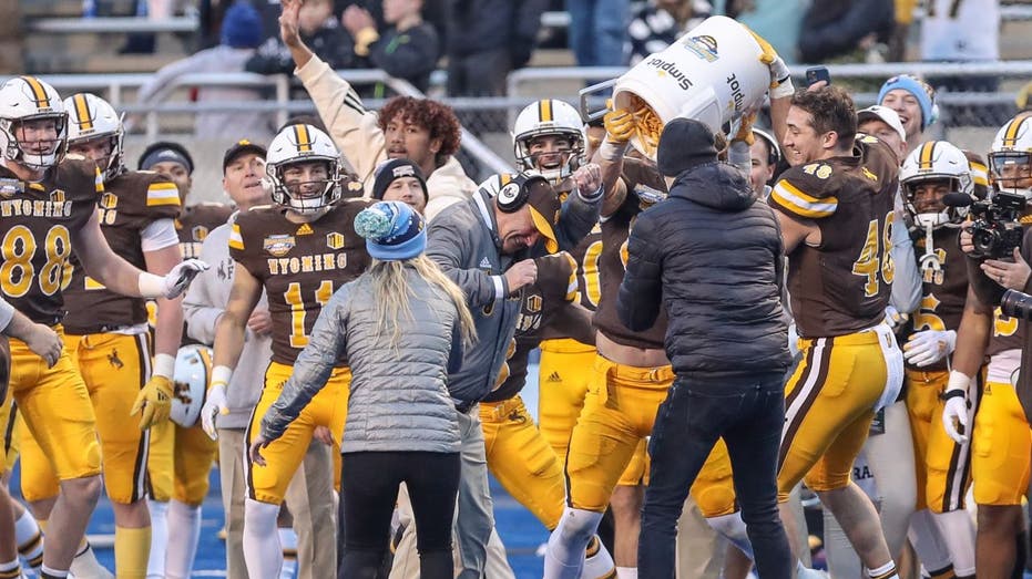 Famous Idaho Potato Bowl French Fry Bath