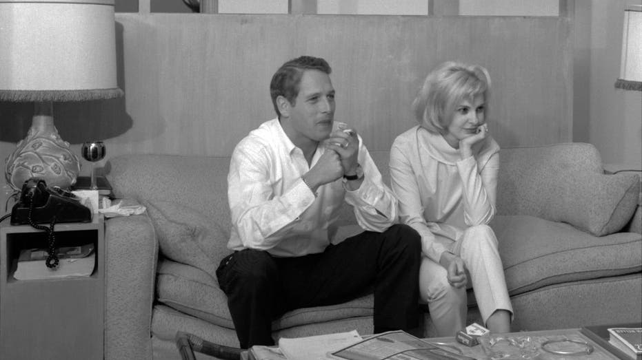 Paul Newman and Joanne Woodward in their home