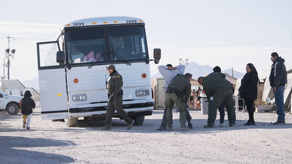 Arizona Border Crossing Closes After Surge Of Migrants