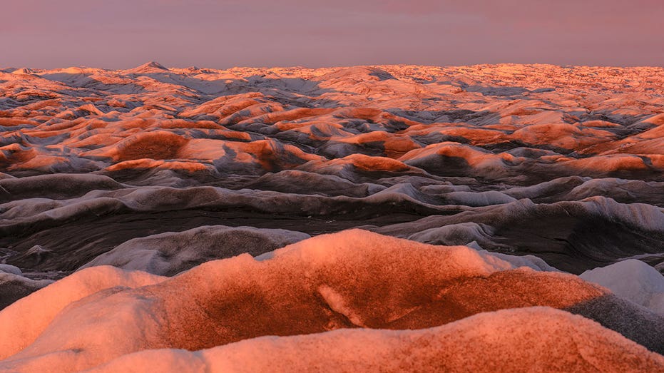 Midnight sun on the ice sheet in Greenland