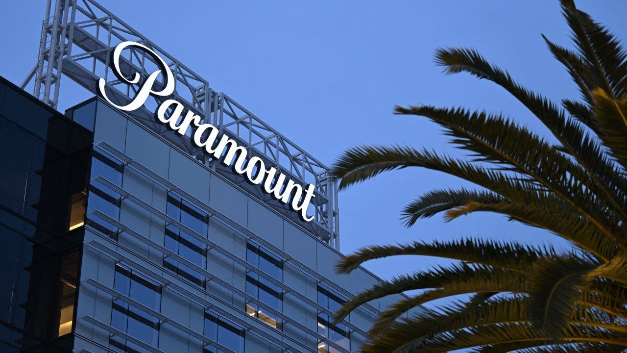 Paramount shares take a hit as Berkshire Hathaway, led by Warren Buffett, unloads millions of its holdings.