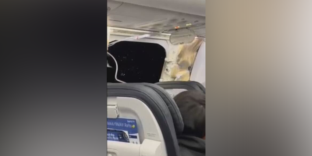 WATCH: Alaska Airlines passenger captures emergency landing after plane suffers blowout mid-flight - Vimarsana News