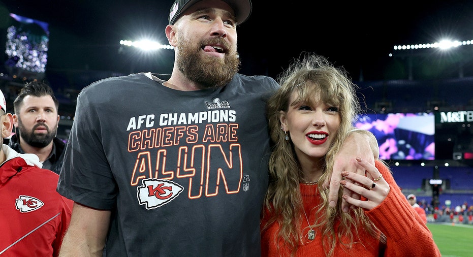Travis Kelissy and Taylor Swift together