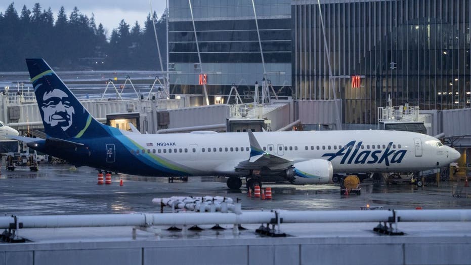 Alaska Airlines, United Cancel Over 300 Flights After Boeing 737 Max 9 ...