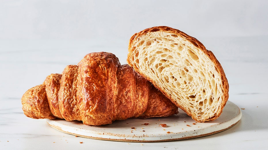 Hero Croissant full view