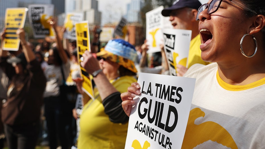 LA Times guild members protest outside