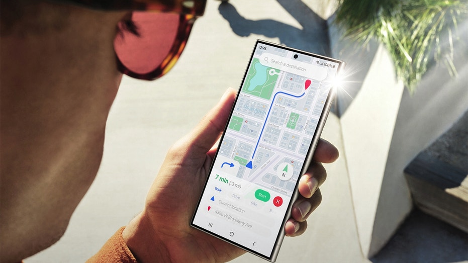 Samsung S24 smartphone map