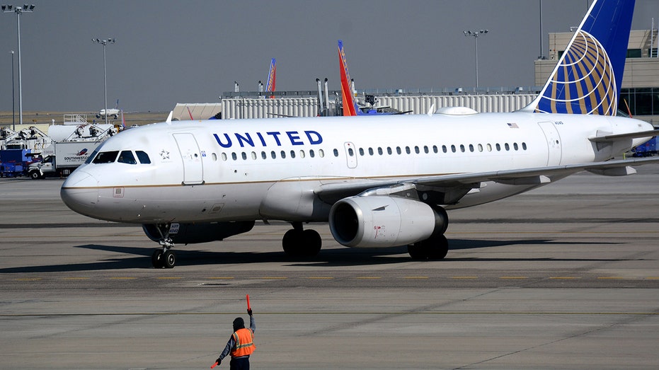 United Airlines Airbus A319 plane