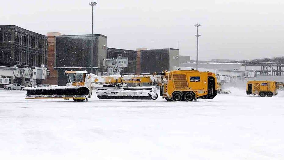 Massachusetts snowstorm cancels delays flights at Boston s Logan