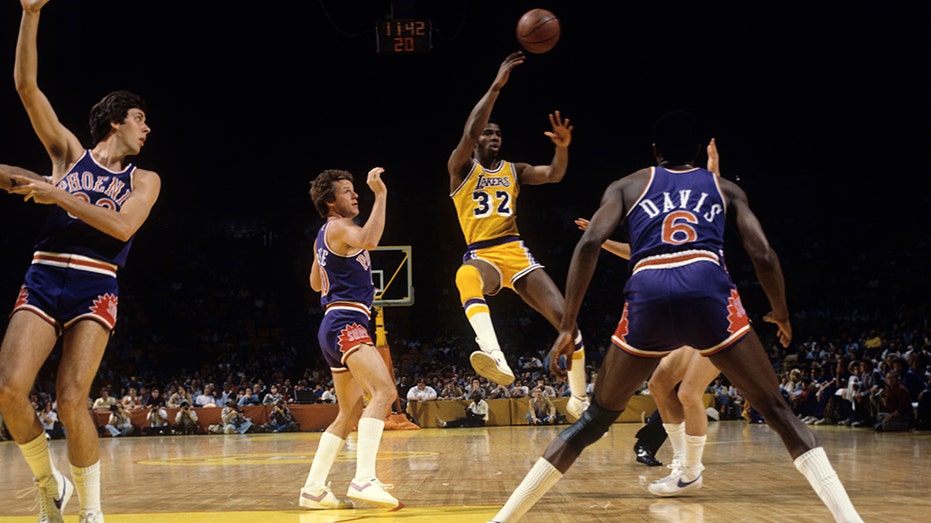 Phoenix Suns v Los Angeles Lakers