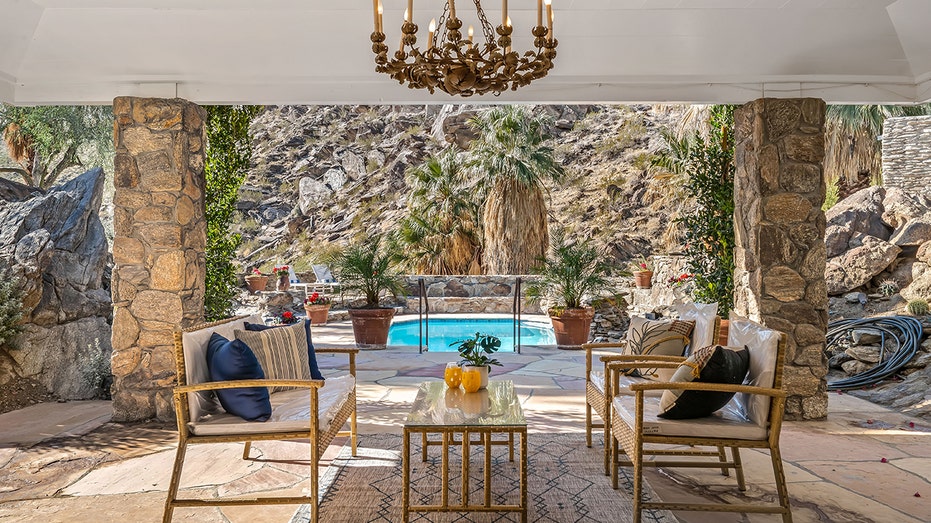 The pool and outdoor furniture at Suzanne Somers' former home
