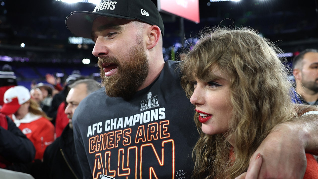 Taylor Swift, Travis Kelce saw the hunters in Cleveland Taylor Swift, Travis Kelce saw the hunters in Cleveland