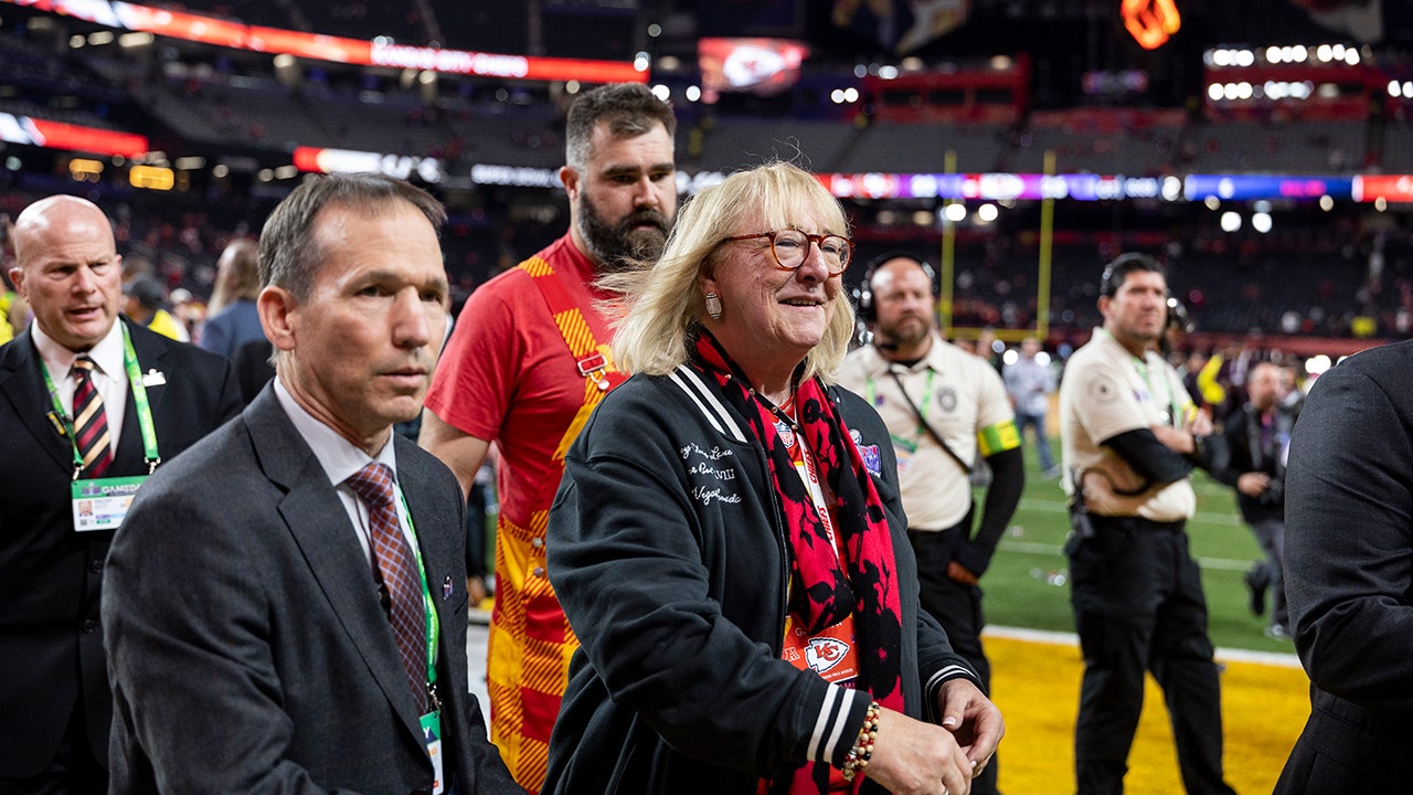 Super Bowl champ Travis Kelce's mom catches commercial flight home
