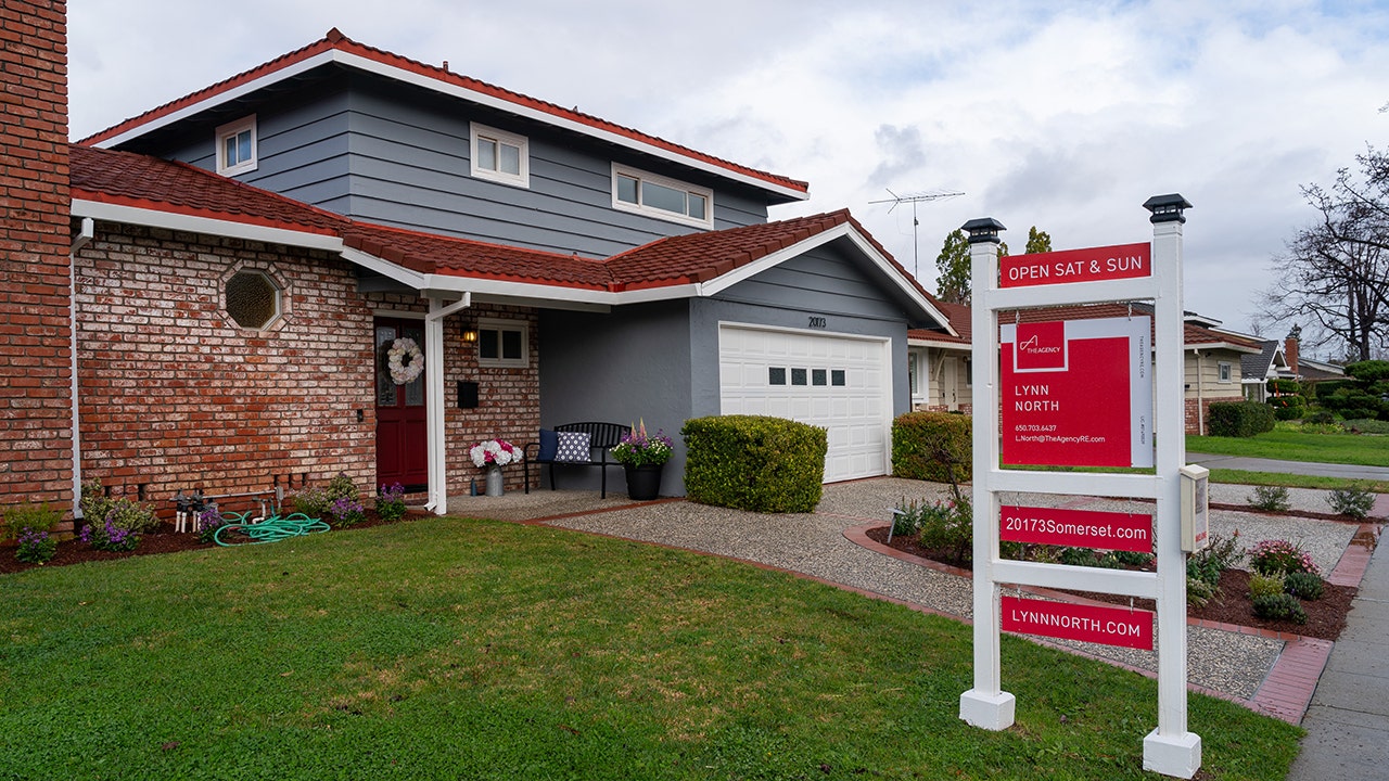 Mortgage demand nosedives as interest rates cross back over 7%