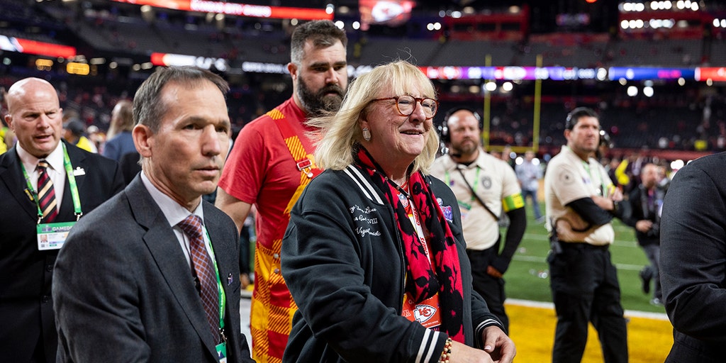 Super Bowl champ Travis Kelce's mom catches commercial flight home after Chiefs' win | Fox Business