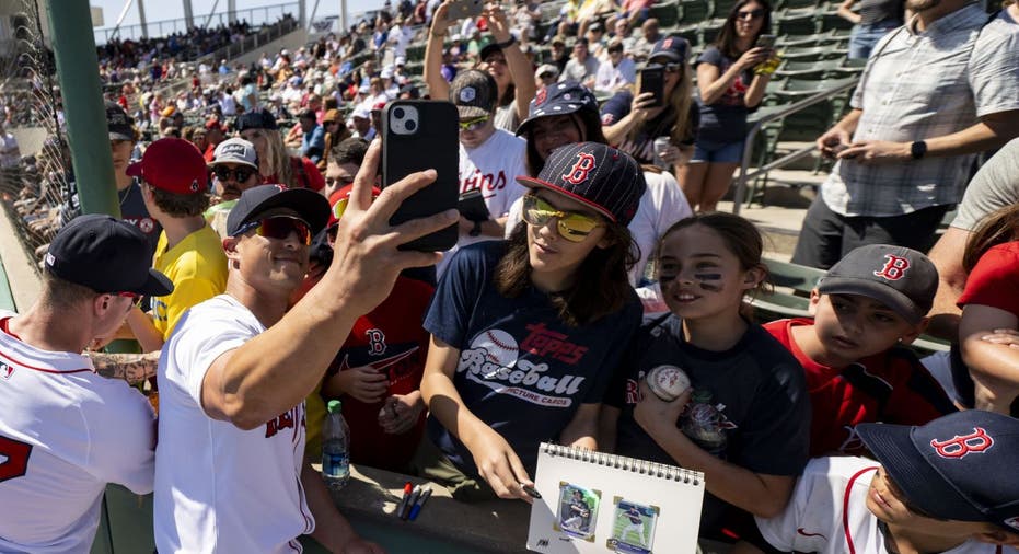 MLB Spring Training Fans Grapefruit League