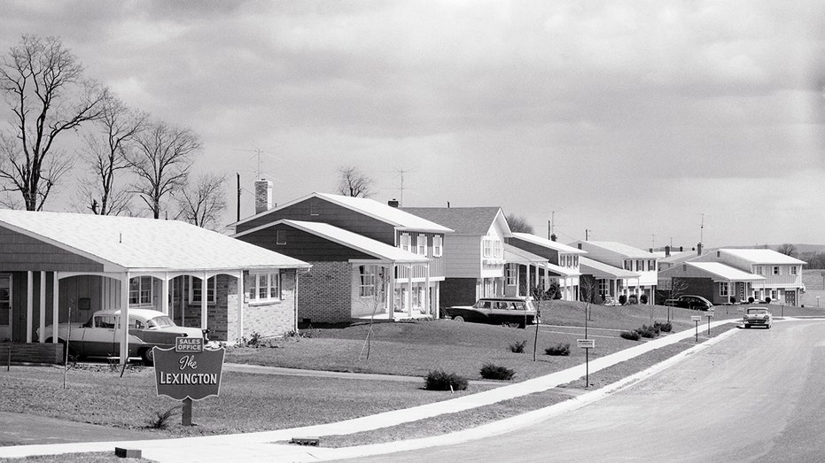1950s-1960s-suburban-home