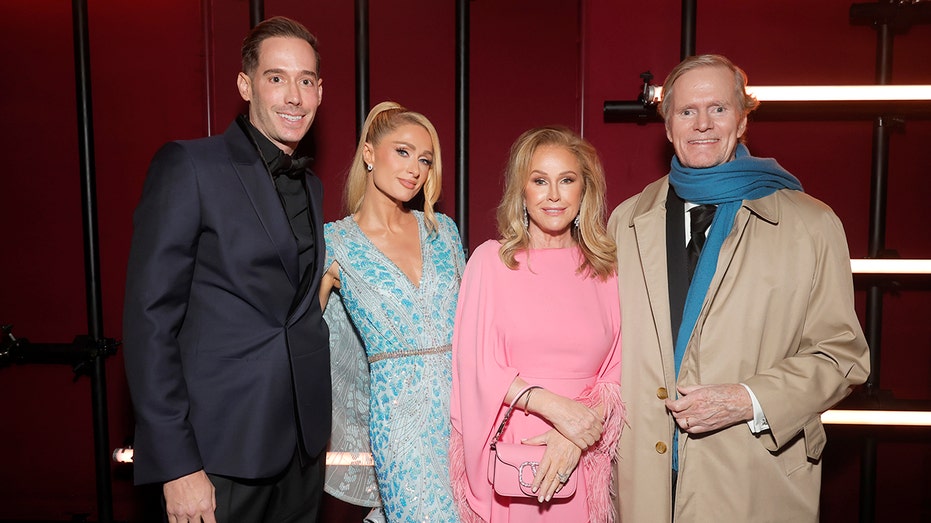  Carter Reum, Paris Hilton, Kathy Hilton, and Richard Hilton posing together