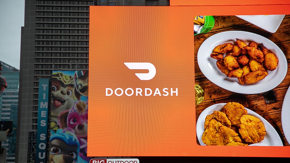 DoorDash logo