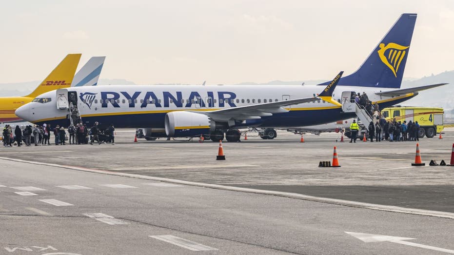 Ryanair-Boeing-Passengers