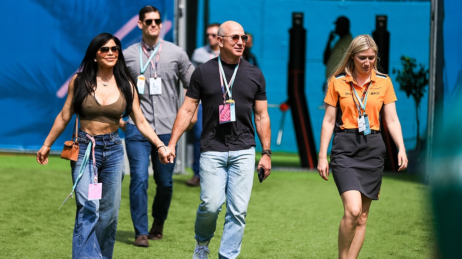 Jeff Bezos and Lauren Sanchez