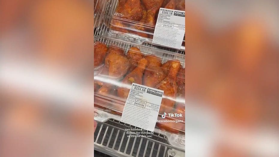 Gói thứ hai chứa gà Costco bị dán nhãn sai