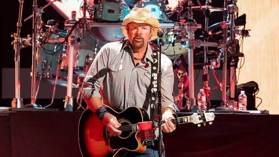 Toby Keith plays guitar