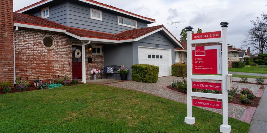https://a57.foxnews.com/static.foxbusiness.com/foxbusiness.com/content/uploads/2024/03/1024/512/House-for-Sale.jpg?ve=1&tl=1