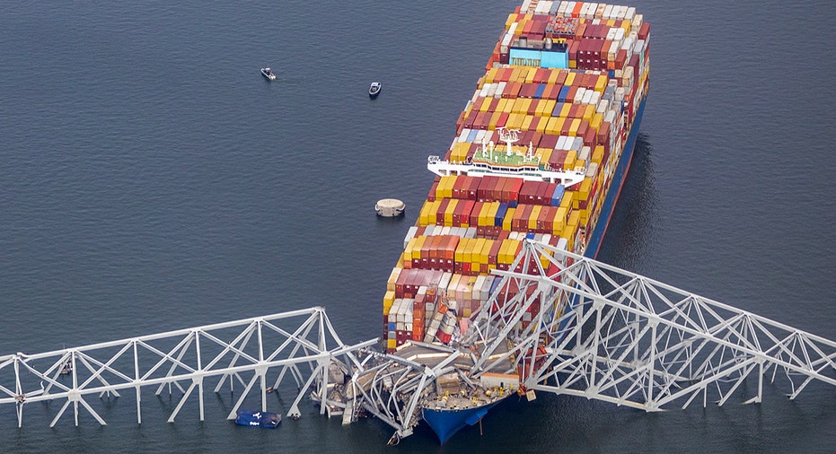 Contain ship crashed into Baltimore bridge