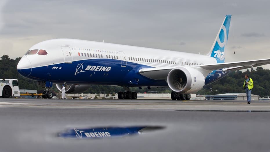 Boeing 787-9 Dreamliner taxis