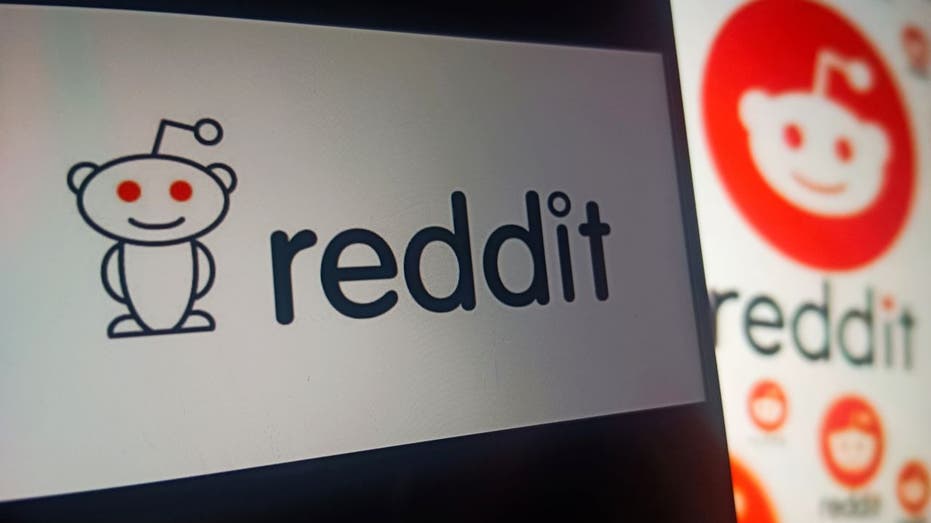 Reddit Logo