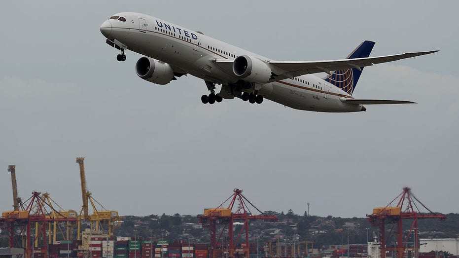 United Airlines flight takes off from Sydney