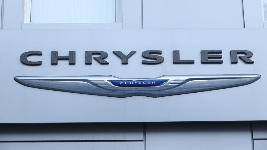 Chrylser logo connected dealership