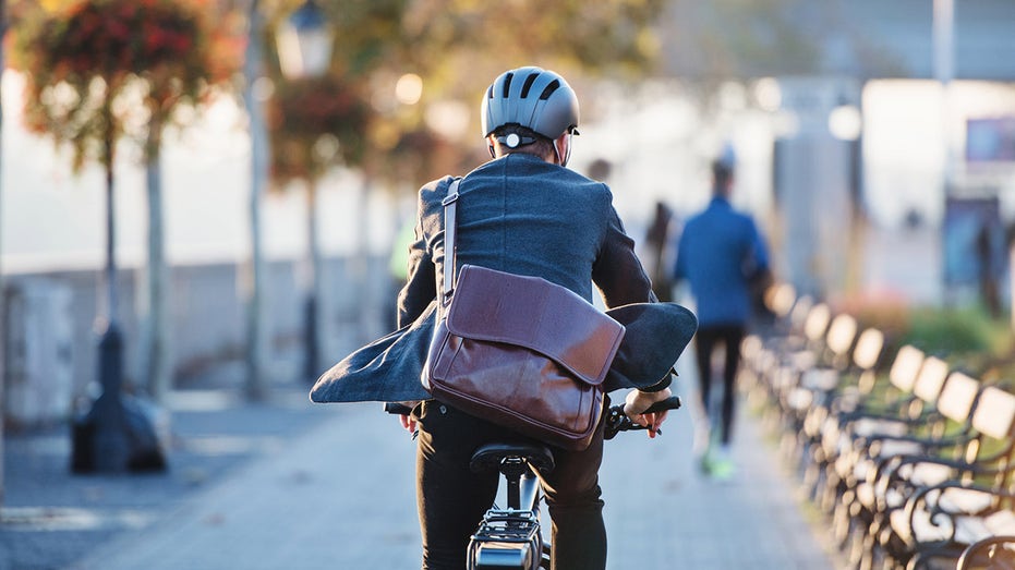 biking to work 