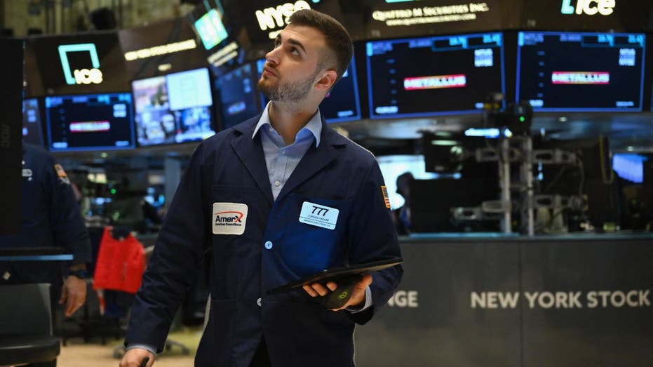 trader on floor of NYSE