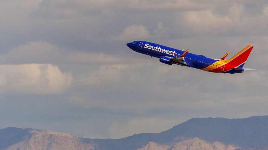 A Southwest Airlines level takes off