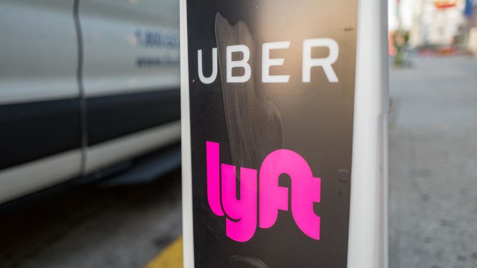 Ride-sharing companies Uber and Lyft are threatening to time off Minneapolis complete a caller instruction guaranteeing a minimum costs for drivers.