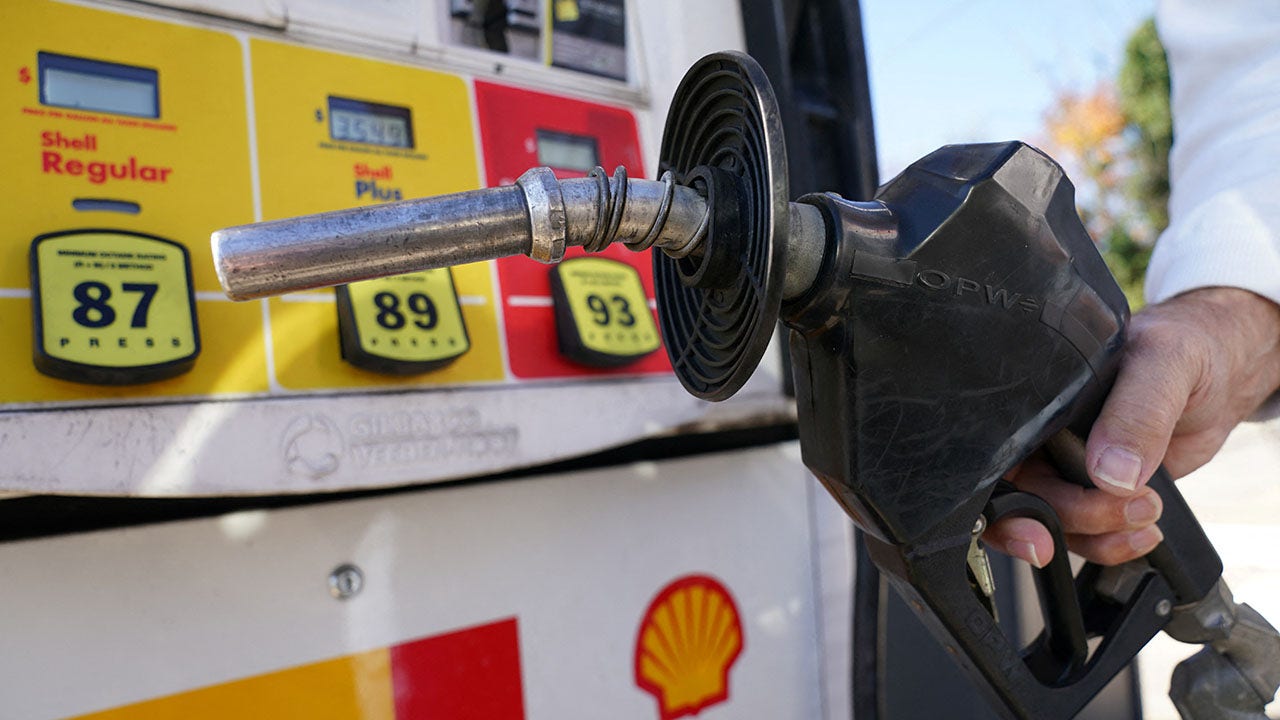 El impuesto 'secreto' a la gasolina en California aumentará 50 centavos en los próximos dos años