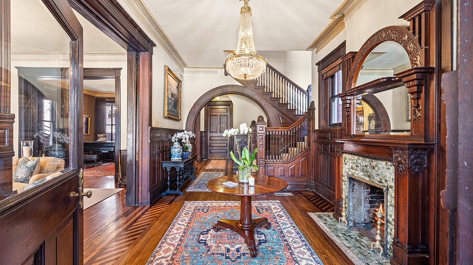 Washington DC foyer