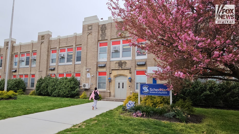 The front entrance of the Schechter School of Long Island in New York