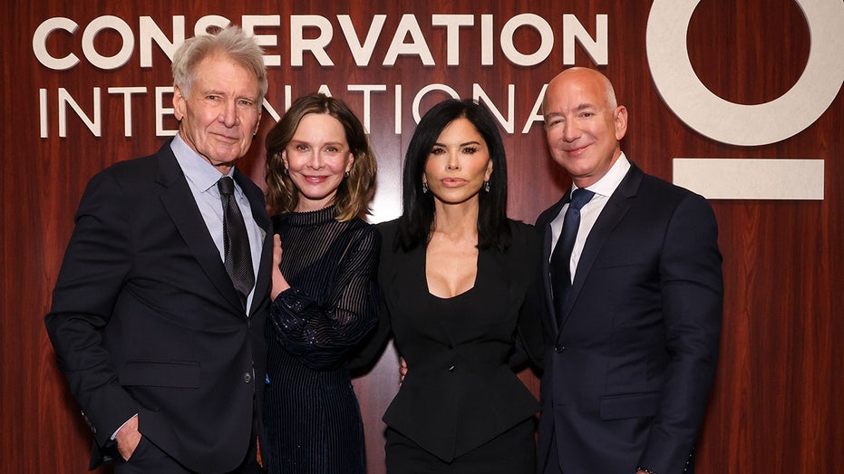 Harrison Ford, Calista Flockhart, Lauren Sánchez and Jeff Bezos be nan Conservation International 2024 Gala