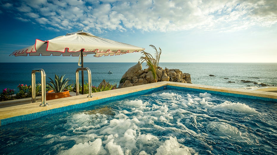 A jacuzzi overlooking the ocean