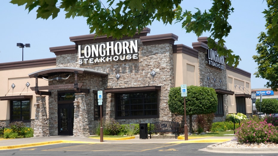 A LongHorn Steakhouse edifice connected June 22, 2023, successful Skokie, Illinois.