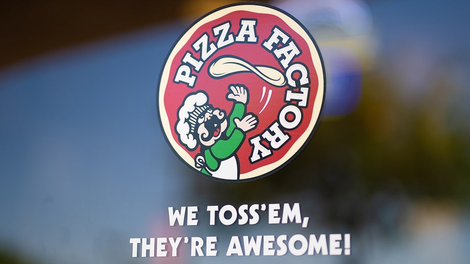 Pizza factory logo